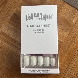 Red Aspen Nail Dashes